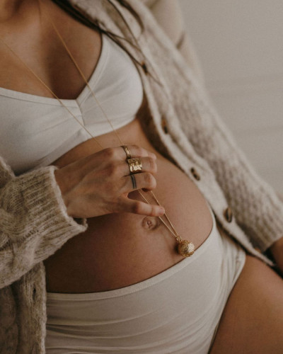 LACE Pregnancy necklace on...