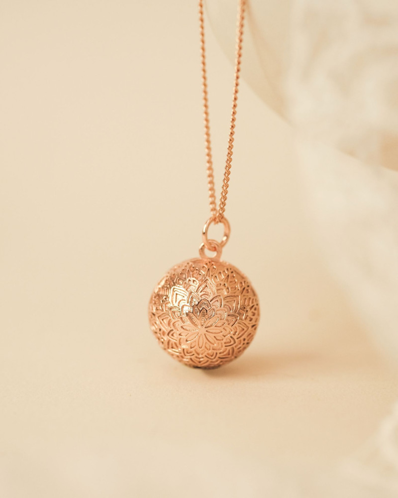 Bola DENTELLE sur chaine