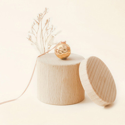 MOON on cord Mother-Baby Bonding Box